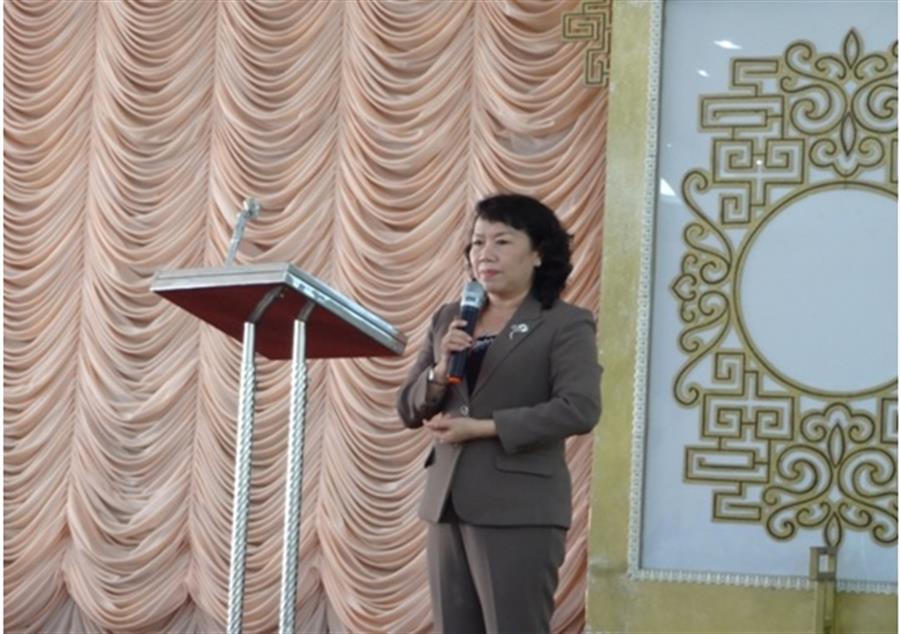 Bà Trần Thị Nhanh, Ủy viên Thường vụ Tỉnh ủy, phó Chủ tịch UBND tỉnh Long An phát biểu khai mạc OkVip hoạt động