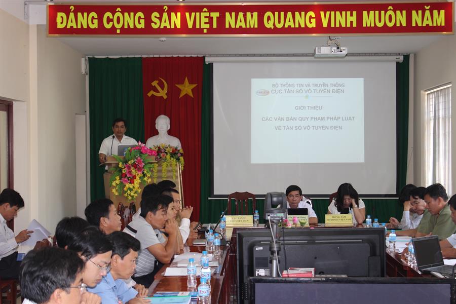 Báo cáo viên trình bày tại OkVip hoạt động