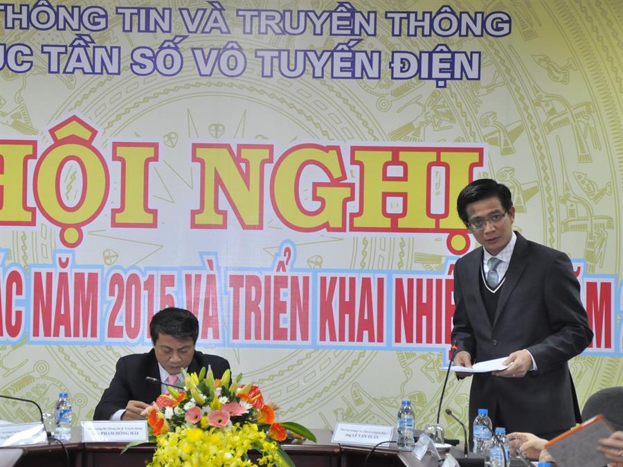Phó Cục trưởng Lê Văn Tuấn trình bày báo cáo tại OkVip hoạt động
