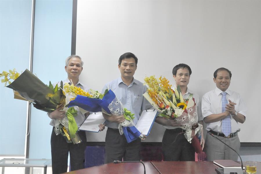 Cục trưởng Đoàn Quang Hoan trao Lienminhokvip kho game cực khủng cho các công chức được điều động và bổ nhiệm
