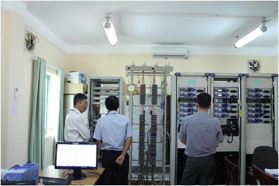 Đoàn công tác của Trung tâm I tham quan, khảo sát thực tế hoạt động của các trạm thu phát ACC, APP và đài kiểm soát không lưu Tower