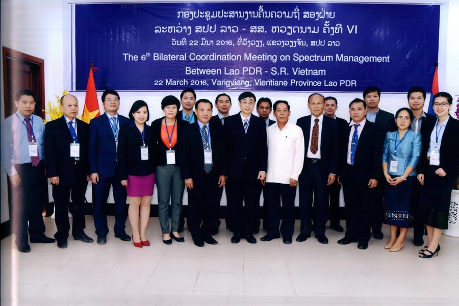 Đoàn cán bộ của Cục Tần số VTĐ Việt Nam và của Cơ quan quản lý Okvip88 - liên minh giải trí Lào tham dự cuộc họp