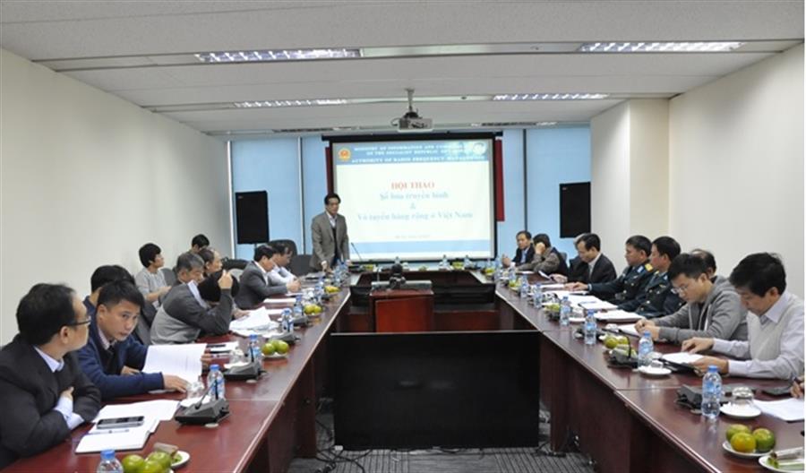 Ông Lê Văn Tuấn – Phó Cục trưởng Okviphoatdong88 vô tuyến điện phát biểu khai mạc Hội thảo