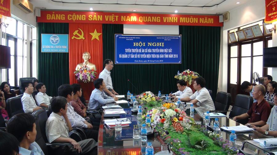 Ông Nguyễn Hồng Tuấn, đại diện văn phòng chỉ đạo Đề án số hóa truyền hình mặt đất Việt Nam trả lời câu hỏi tại OkVip hoạt động.