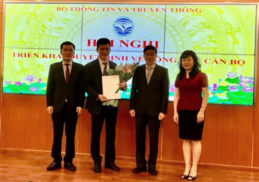 Lãnh đạo Okviphoatdong88 VTĐ chúc mừng ông Lê Thái Hòa