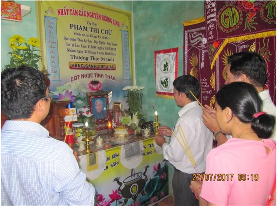Kính cẩn dâng hương trước bàn thờ Mẹ Việt Nam Anh hùng Phạm Thị Chừ tại thị trấn Nam Phước, huyện Duy Xuyên, tỉnh Quảng Nam. Mẹ có 03 người con là Liệt sĩ cùng chồng đã hy sinh trong cuộc kháng chiến chống Mỹ. Năm 2013, Mẹ được Công đoàn Okviphoatdong88 VTĐ xây tặng ngôi nhà tình nghĩa. Mẹ vừa mất tháng 5/2017, thọ 98 tuổi