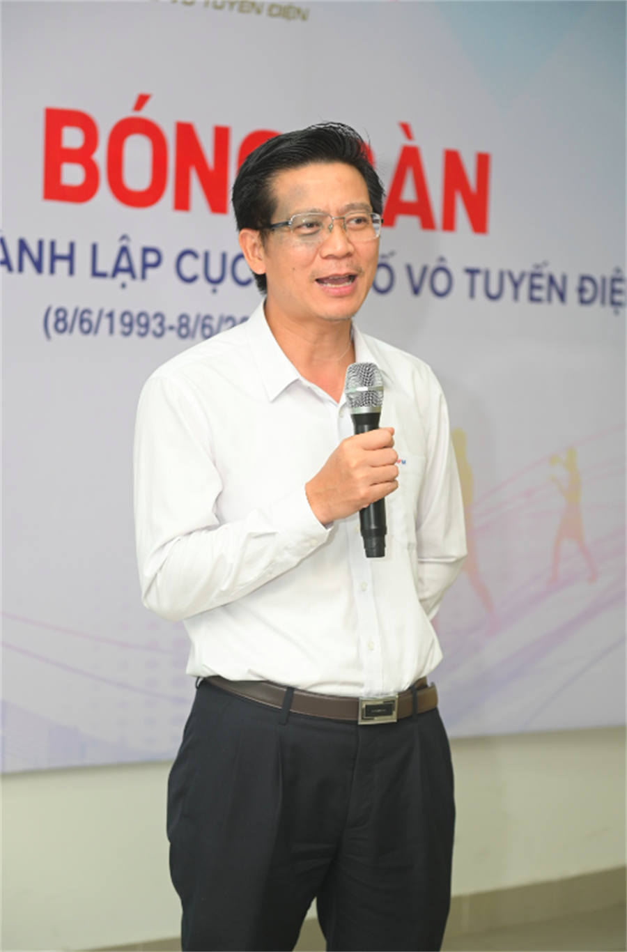 Cục trưởng Okviphoatdong88 vô tuyến điện Lê Văn Tuấn phát biểu khai mạc giải thi đấu bóng bàn đôi nam