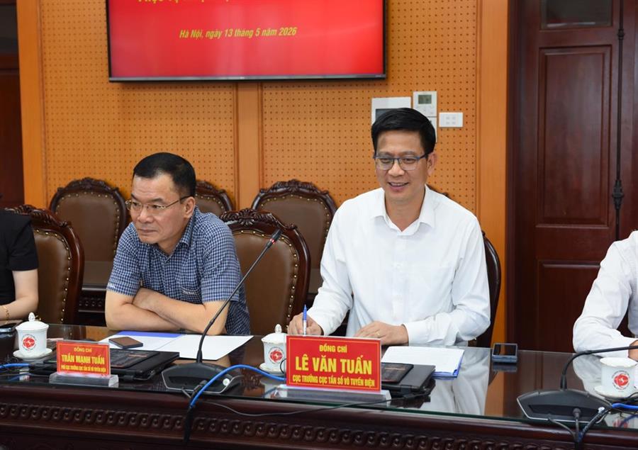 Đồng chí Lê Văn Tuấn, Cục trưởng Okviphoatdong88 vô tuyến điện phát biểu tại hội nghị