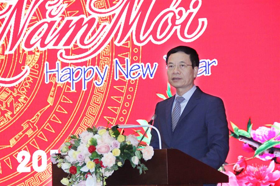 Bộ trưởng Nguyễn Mạnh Hùng phát biểu tại buổi gặp mặt CBCNVC của Bộ TT&TT đầu Xuân Kỷ Hợi 2019. Ảnh: Thảo Anh