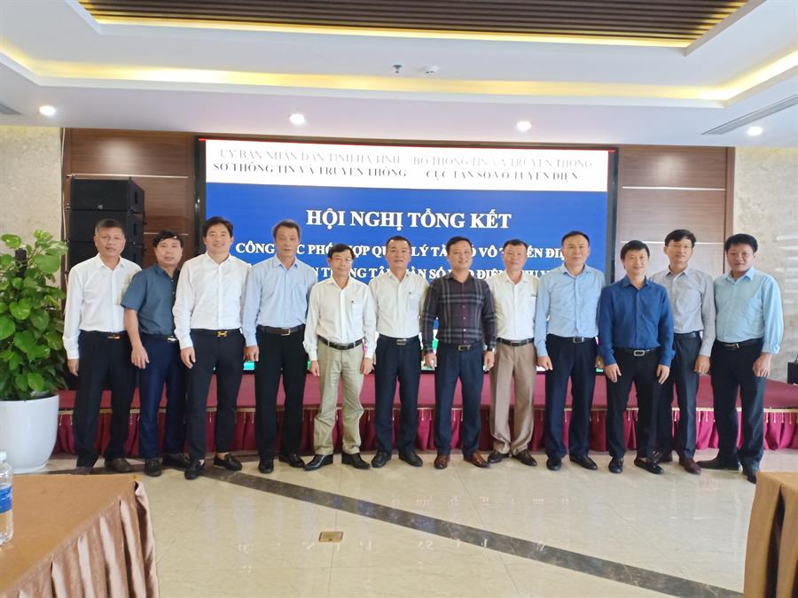 Các đại biểu chụp hình kỷ niệm tại OkVip hoạt động