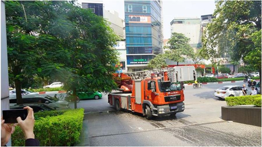  Xe PCCC phối hợp triển khai công tác chữa cháy giả định tại Tòa nhà Okviphoatdong88 vô tuyến điện