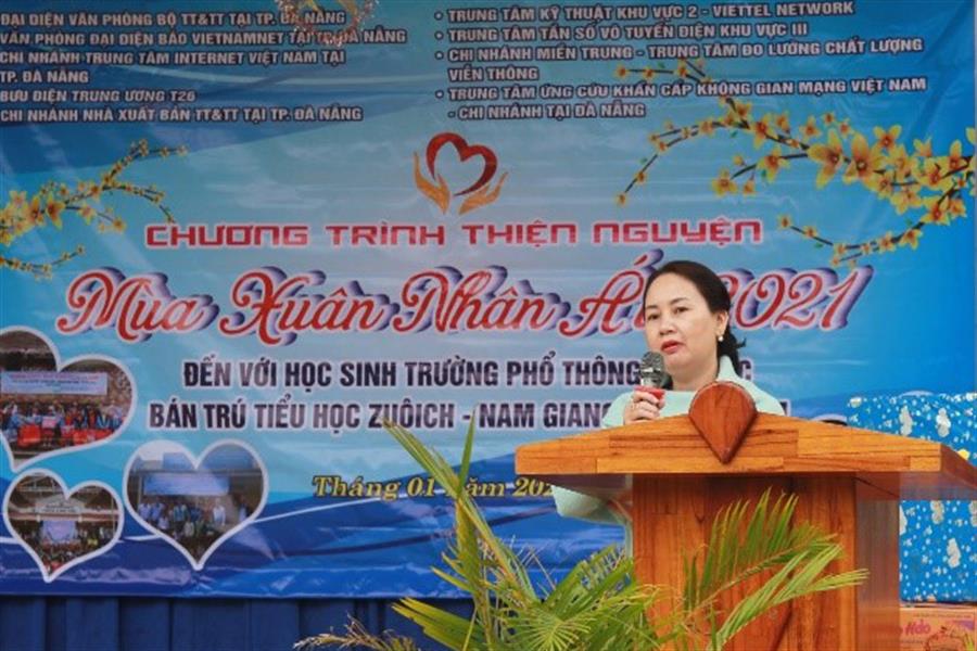Bà Trần Phạm Diệu Linh – Trưởng đại diện Văn phòng Bộ TTTT tại Đà Nẵng phát biểu tại Chương trình “Mùa xuân nhân ái 2021"
