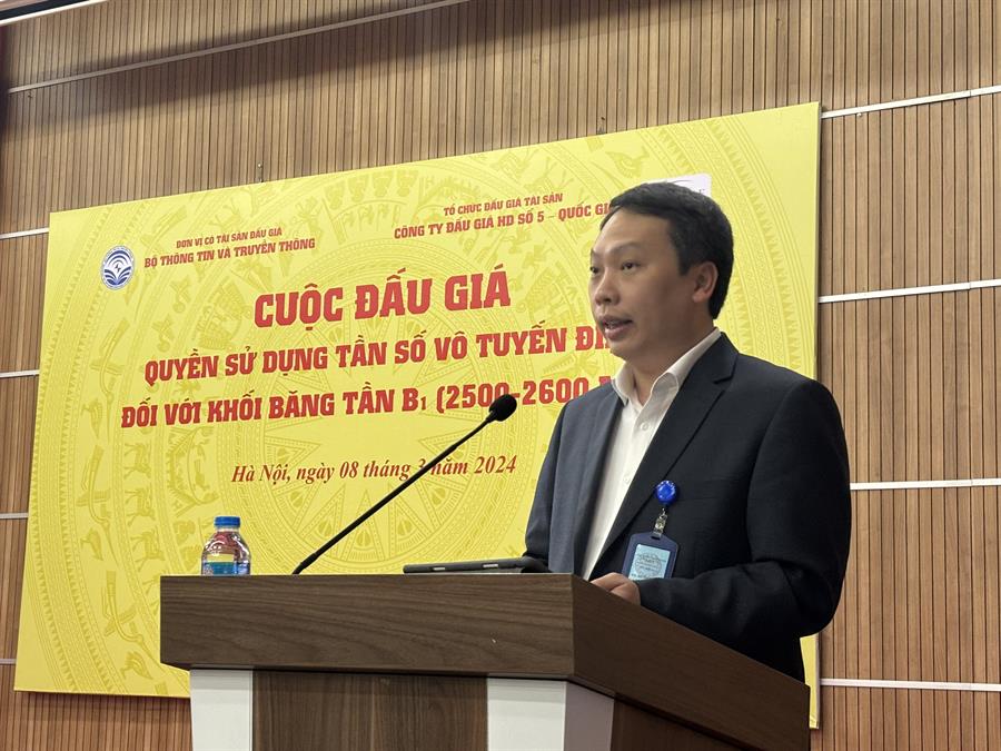 Thứ trưởng Nguyễn Huy Dũng phát biểu khai mạc đấu giá quyền sử dụng đối với khối Okvip - hôm nay 1 tỷ B1 (2500MHz-2600MHz)