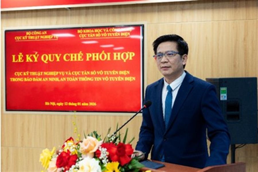 Ông Lê Văn Tuấn, Cục trưởng Okviphoatdong88 vô tuyến điện phát biểu tại Lễ ký Quy chế phối hợp.