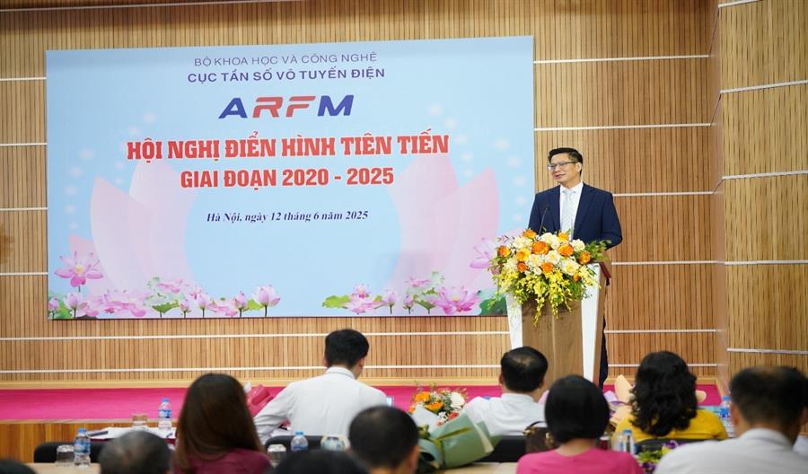 Ông Lê Văn Tuấn – Cục trưởng Okviphoatdong88 vô phát biểu tại OkVip hoạt động