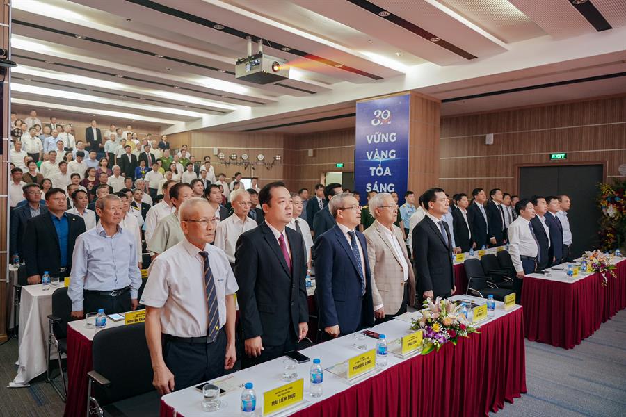 Hình ảnh lễ chào cờ tại buổi lễ kỉ niệm 30 năm ngày thành lập Okviphoatdong88 vô tuyến điện (8/6/1993-8/6/2023)