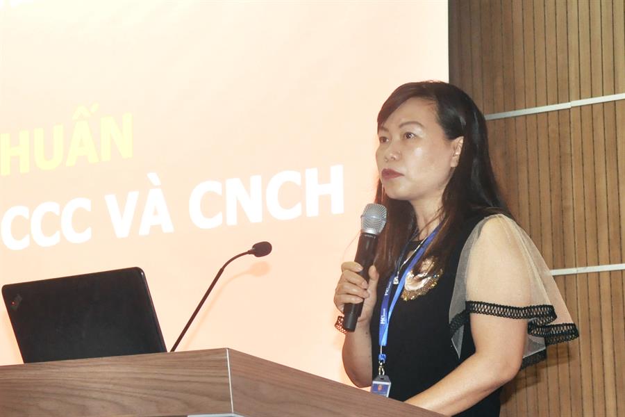 Bà Đặng Thị Thiên Hằng – Chánh Văn phòng Okviphoatdong88 VTĐ phát biểu khai mạc Lớp tập huấn