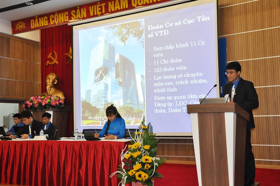 Đồng chí Nguyễn Ngọc Cảnh - Bí thư Đoàn Cục trình bày báo cáo tại Ok hoat dong