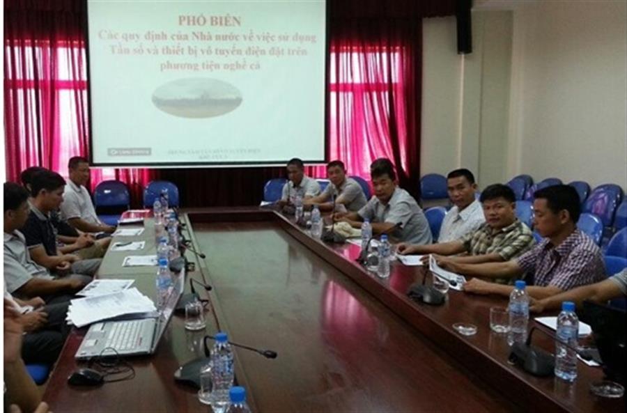 Phổ biến pháp luật về Tần số vô tuyến điện cho ngư dân tại Vân Đồn – Quảng Ninh