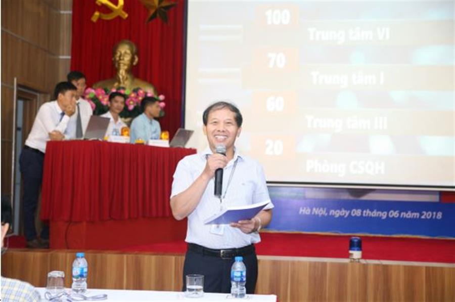 Cục trưởng Đoàn Quang Hoan đưa ra câu hỏi cho các Đội thi