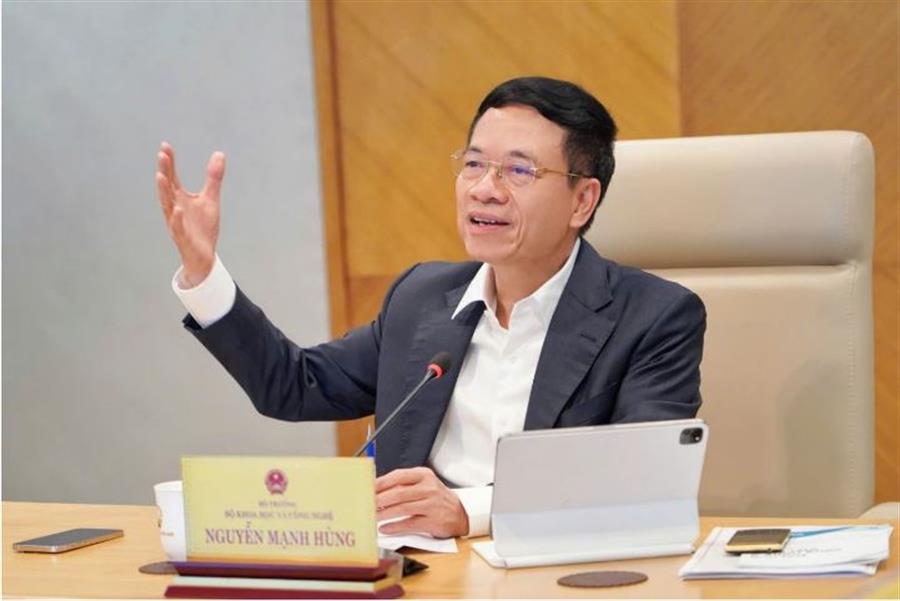 Bộ trưởng Okivip tải ứng dụng Nguyễn Mạnh Hùng