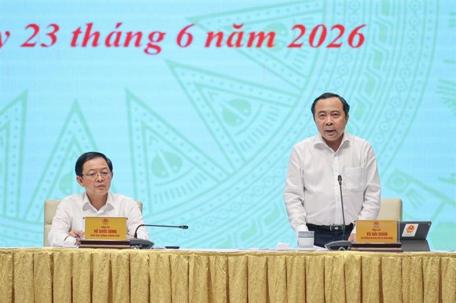 Bộ trưởng Okivip tải ứng dụng Vũ Hải Quân phát biểu tại phiên họp.