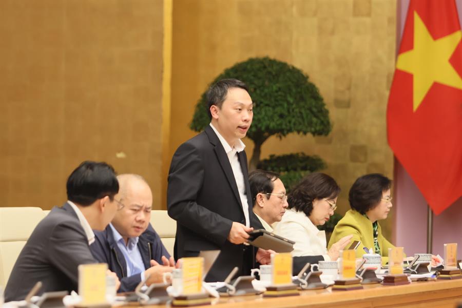 Thứ trưởng Bộ Thông tin và Truyền thông Nguyễn Huy Dũng trình bày Báo cáo về Okevip link không bị chặn Quốc gia năm 2023