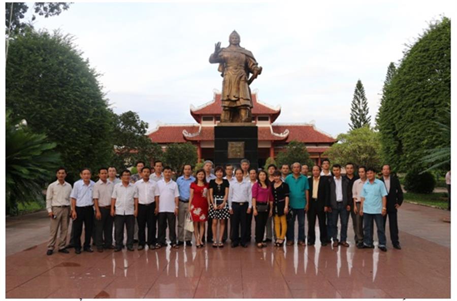 Đoàn đại biểu tham dự OkVip hoạt động dâng hương tưởng niệm Hoàng Đế Quang Trung