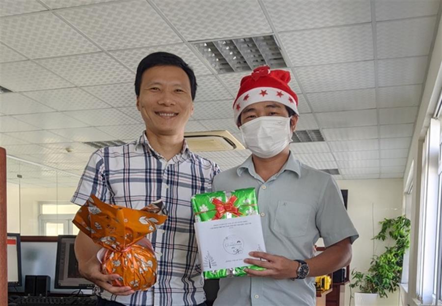 Tại thành phố Nha Trang, Chi đoàn Okvip - hôm nay 1 tỷ ngày mai 1000 tỷ VII cũng đã tổ chức gửi quà Noel về nhà cho các con