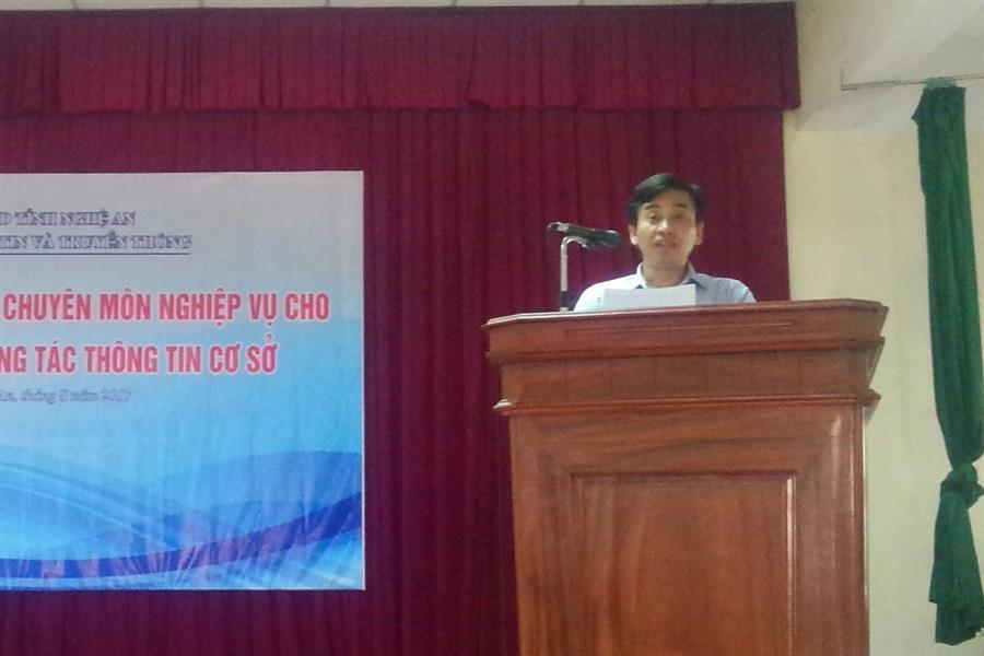 Ông Nguyễn Bá Hảo - Phó Giám đốc Phụ trách Sở TTTT Nghệ An phát biểu tại lớp tập huấn
