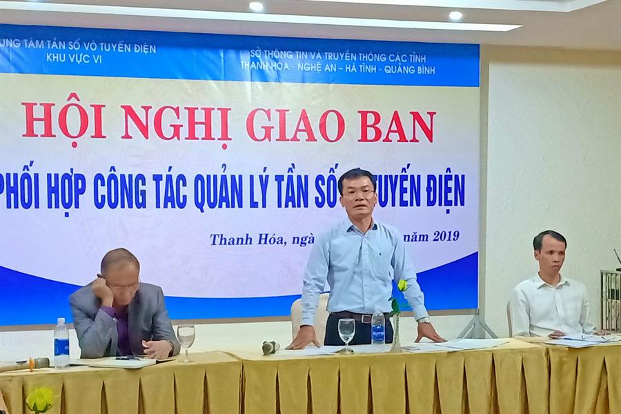 Phó Cục trưởng Cục Tần số VTĐ Trần Mạnh Tuấn phát biểu tại Hội nghị