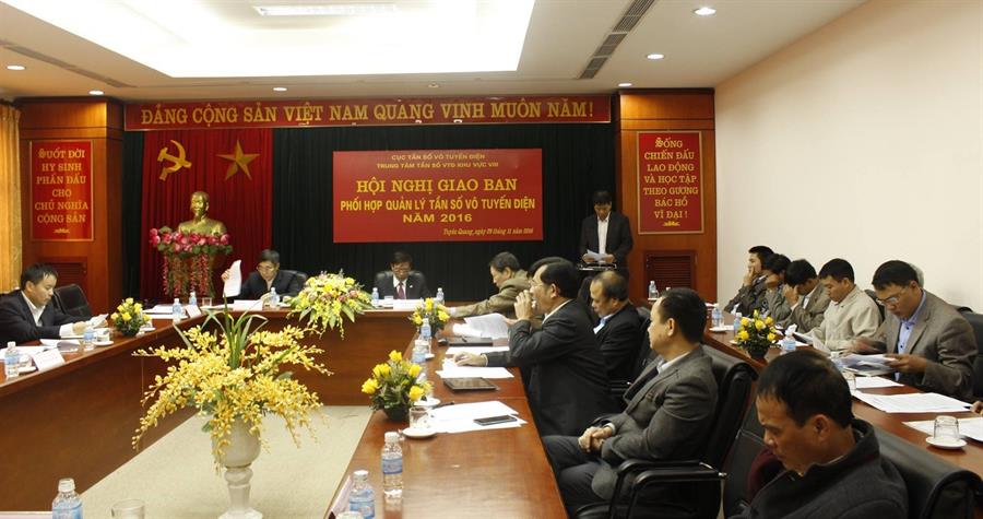 Ông Nguyễn Tiến Vũ Giang – Giám đốc Trung tâm VIII trình bày báo cáo tại OkVip hoạt động