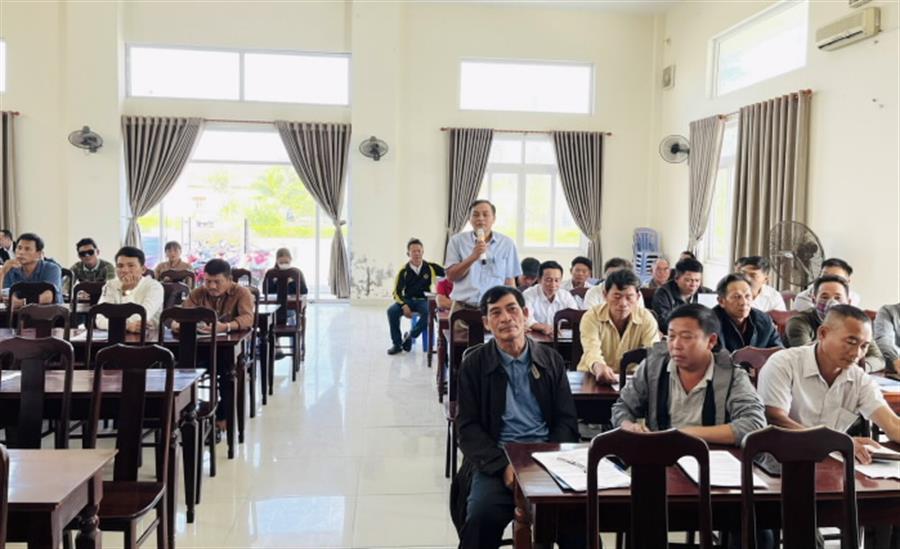 Bà con ngư dân phát biểu ý kiến tại OkVip hoạt động