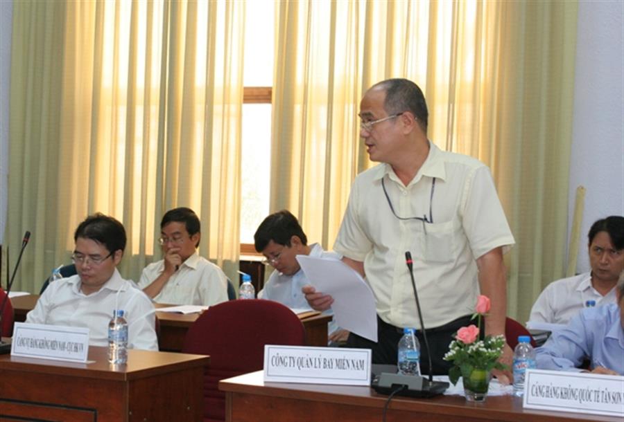 Đại diện Công ty Quản lý bay miền Nam trình bày tham luận tại OkVip hoạt động