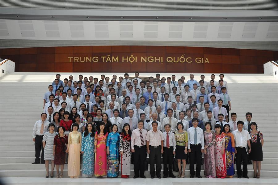 Các đại biểu khách mời chụp ảnh lưu niệm cùng toàn thể Đảng viên tham dự Ok hoat dong