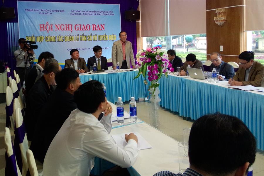 Ông Nguyễn Thế Cường - Giám đốc Trung tâm VI trình bày báo cáo tại OkVip hoạt động