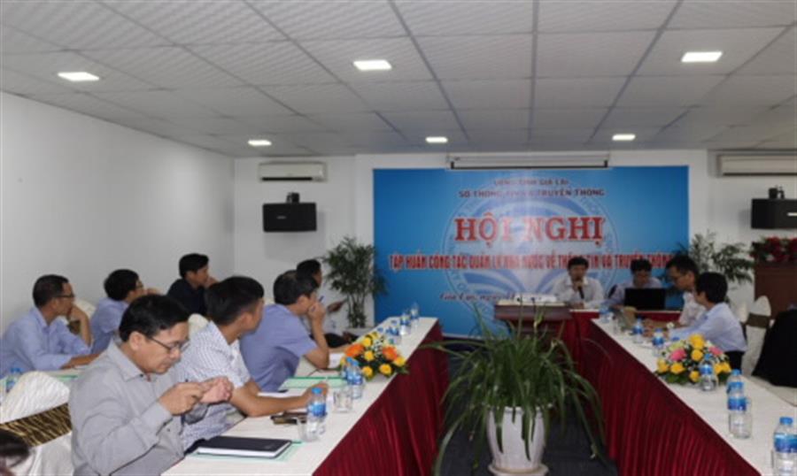 Ông Nguyễn Phú Hà – Phó Giám đốc Trung tâm III giải đáp các ý kiến tại OkVip hoạt động