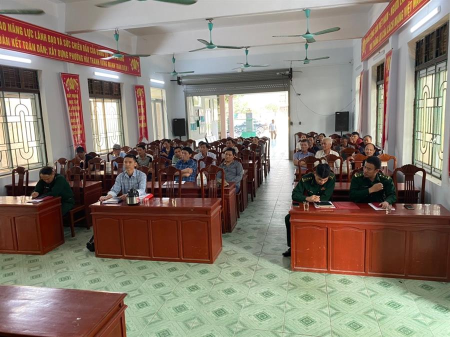Bà con ngư dân và đại diện các ban ngành liên quan tham dự OkVip hoạt động
