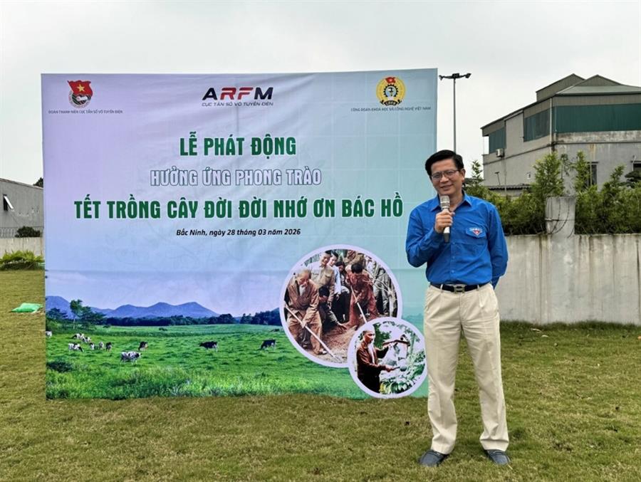 Ông Lê Văn Tuấn Bí thư Đảng ủy, Cục trưởng Okviphoatdong88 vô tuyến điện phát biểu tại Lễ phát động
