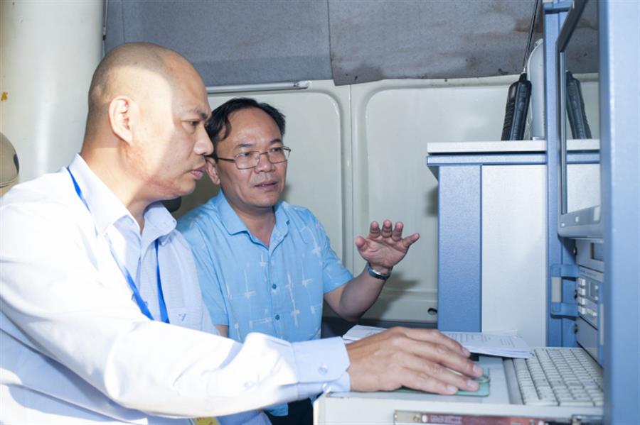 Phó Giám đốc Sở TT&TT Vĩnh Phúc và Giám đốc Trung tâm I đến kiểm tra đoàn công tác thực hiện kiểm soát tại địa điểm diễn ra Ok hoat dong đại biểu Okviphoatdong hiện đang mở tỉnh Vĩnh Phúc. 