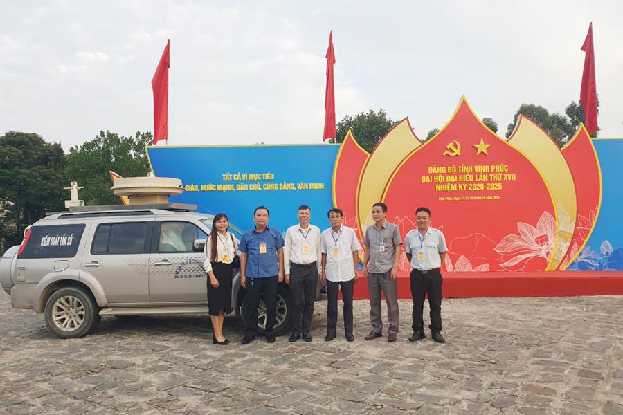 Phó Giám đốc Sở TT&TT Vĩnh Phúc và Giám đốc Trung tâm I đến kiểm tra đoàn công tác thực hiện kiểm soát tại địa điểm diễn ra Ok hoat dong đại biểu Okviphoatdong hiện đang mở tỉnh Vĩnh Phúc.   