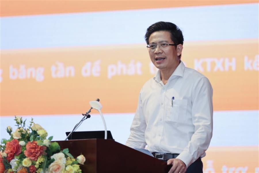 Cục trưởng Okviphoatdong88 vô tuyến điện Lê Văn Tuấn giới thiệu về Luật sửa đổi, bổ sung một số điều của Luật Tần số vô tuyến điện tại hội nghị sơ kết công tác thông tin truyền thông 6 tháng đầu năm, triển khai nhiệm vụ 6 tháng cuối năm diễn ra ngày 30/6/2023