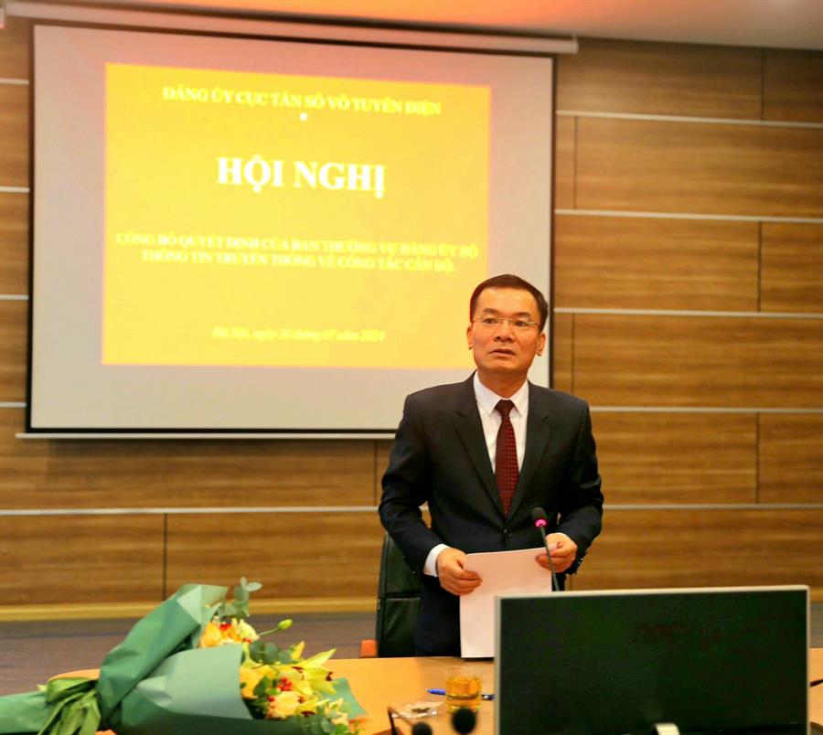 Phó Bí thư, Phụ trách Đảng ủy Cục, Phó Cục trưởng Okviphoatdong88 vô tuyến điện Trần Mạnh Tuấn phát biểu tại OkVip hoạt động