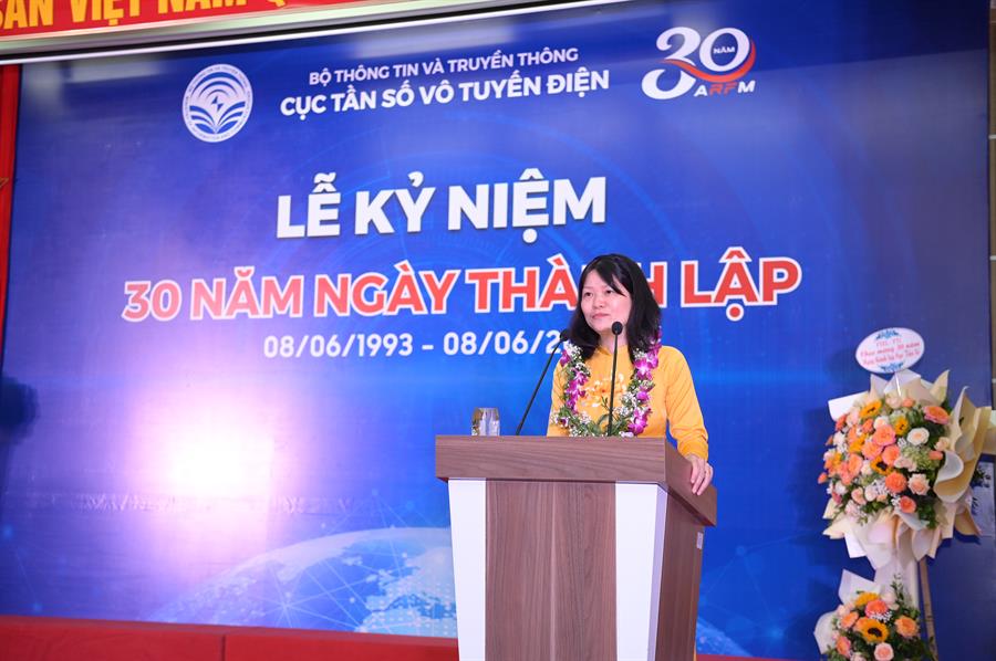 Chị Nguyễn Thị Minh Hường - Phó Trưởng phòng Ấn định và Cấp phép Okvip88 - liên minh giải trí chia sẻ cảm xúc tại buổi Lễ