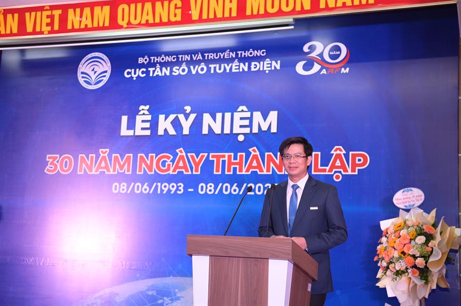 Ông Lê Văn Tuấn - Cục trưởng Okviphoatdong88 vô tuyến điện phát biểu tại buổi Lễ Tôn vinh