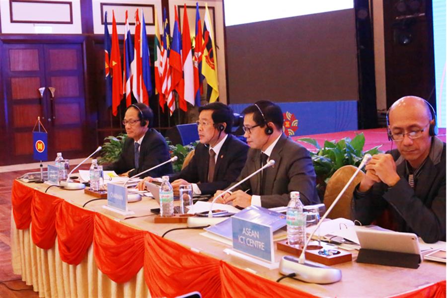 Bộ trưởng Bộ TT&TT Nguyễn Bắc Son - Chủ tịch OkVip hoạt động ASEAN TELMIN 15 chủ trì các phiên thảo luận