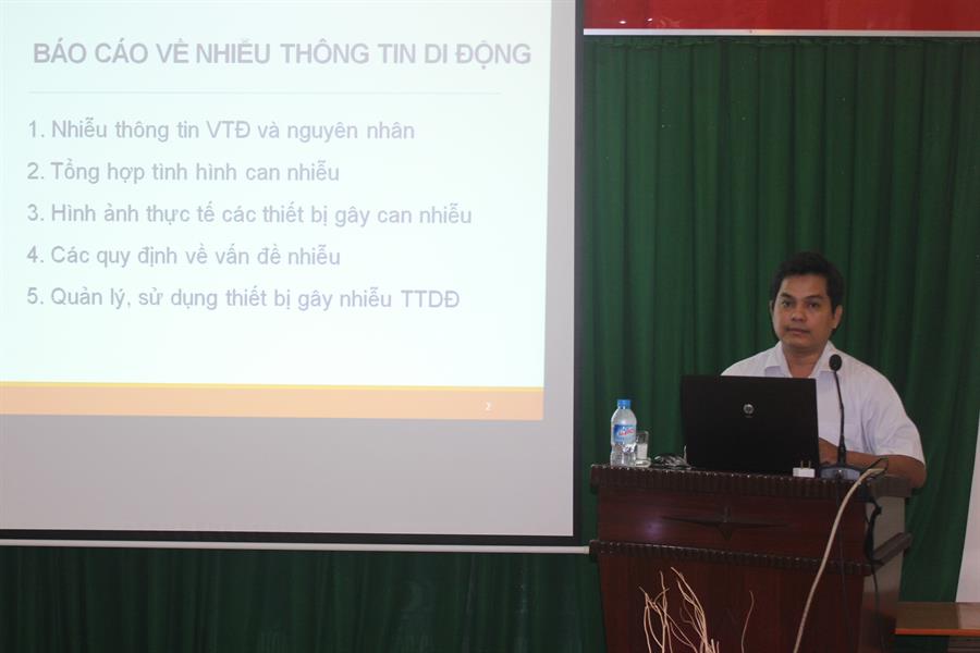 Đại diện Trung tâm IV báo cáo tại Hội nghị tập huấn